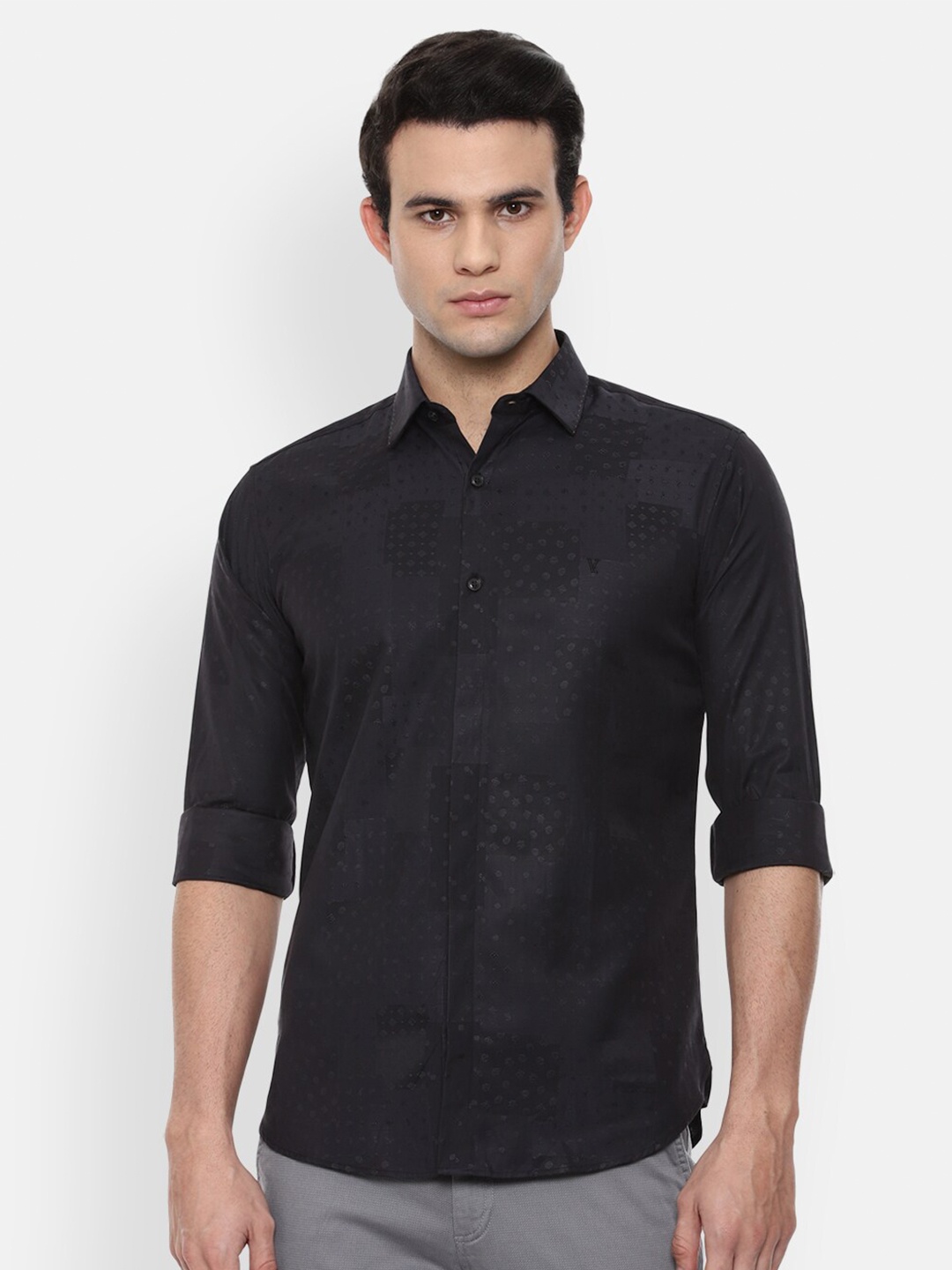 

V Dot Men Black Self Design Slim Fit Pure Cotton Casual Shirt