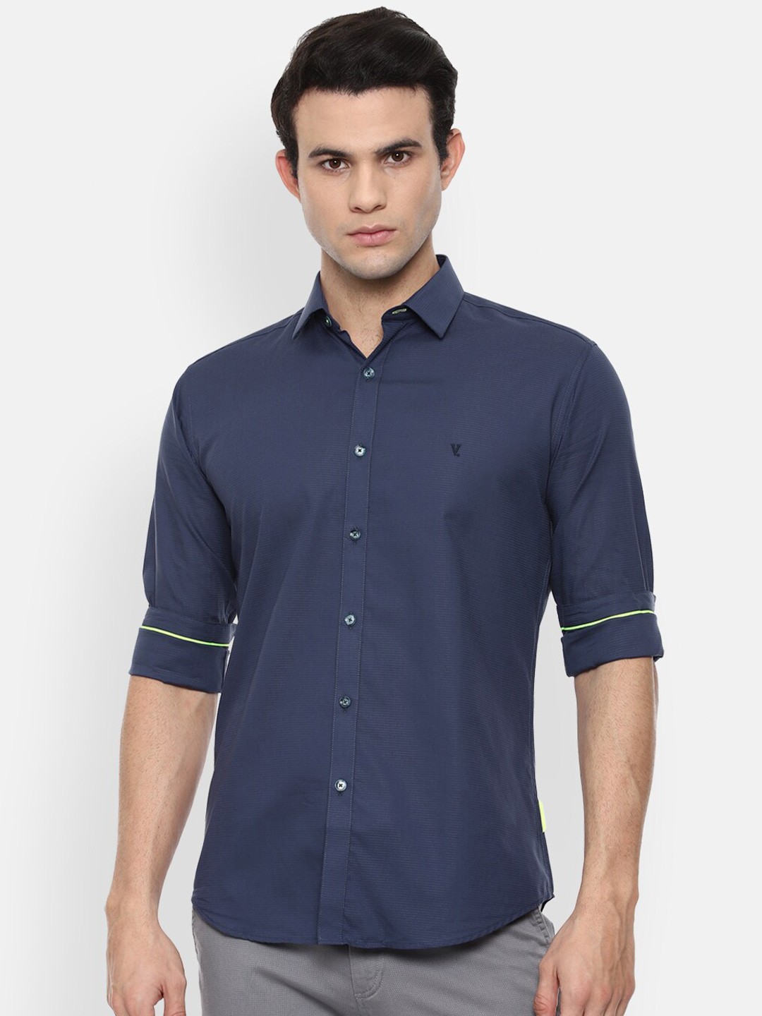 

V Dot Men Navy Blue Striped Pure Cotton Slim Fit Casual Shirt