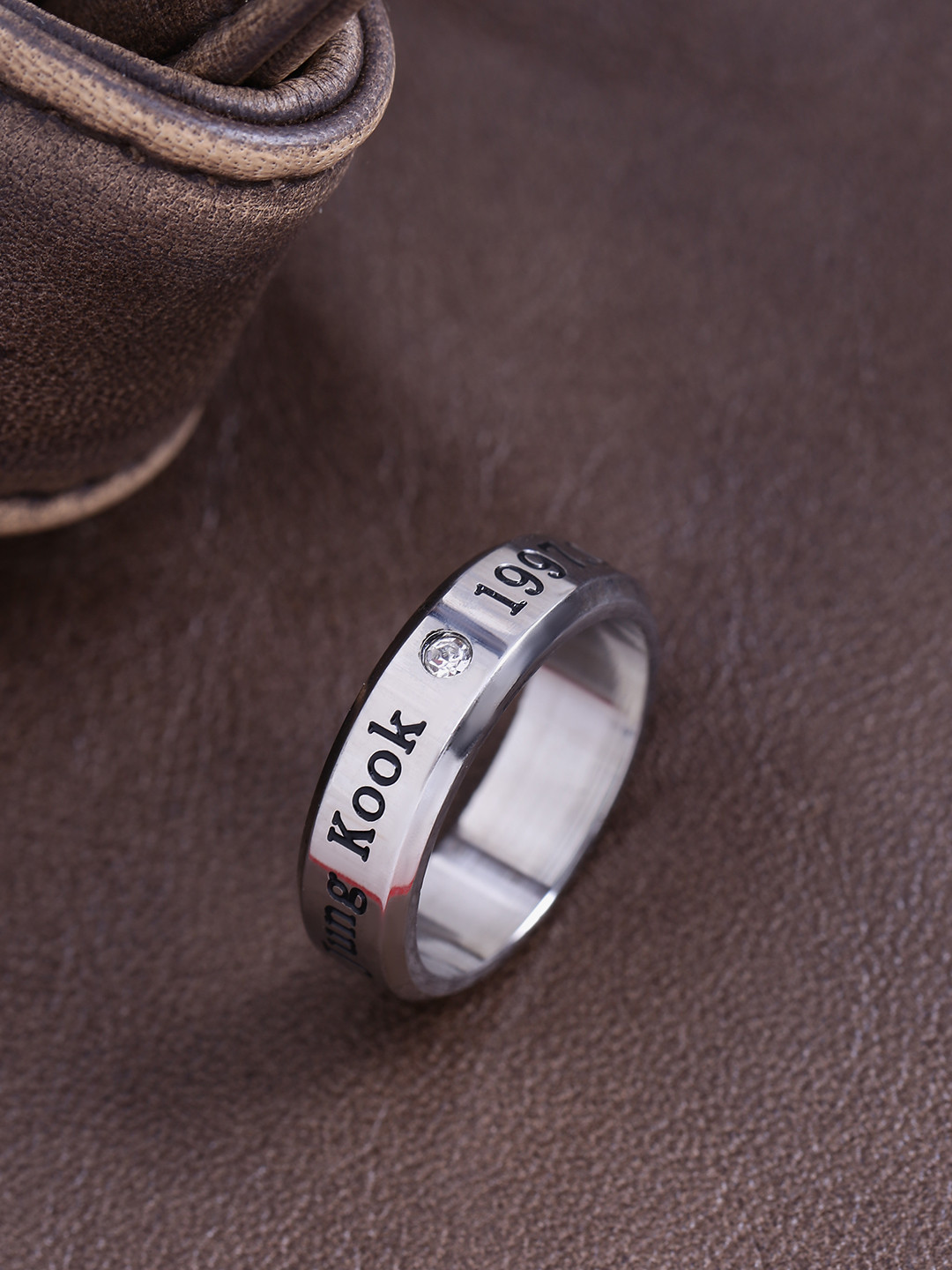 

Yellow Chimes Men Silver-Toned Stainless Steel Band Finger Ring