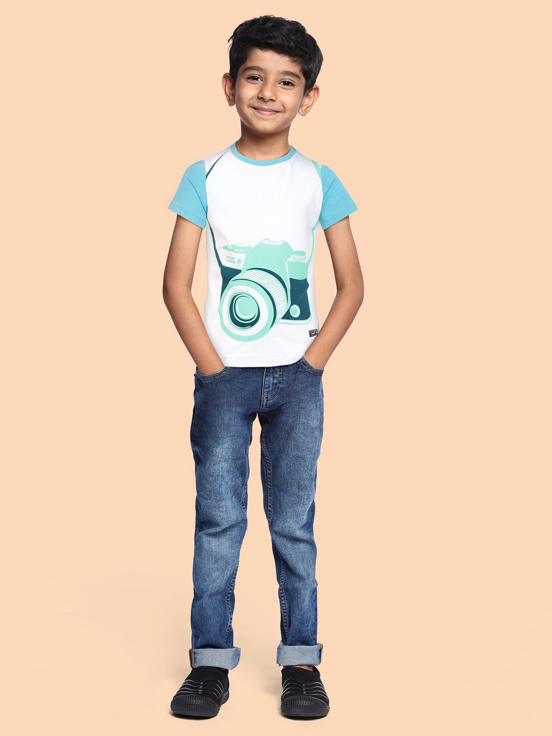 

abof Boys White & Blue Graphic Printed Pure Cotton Regular Fit T-shirt
