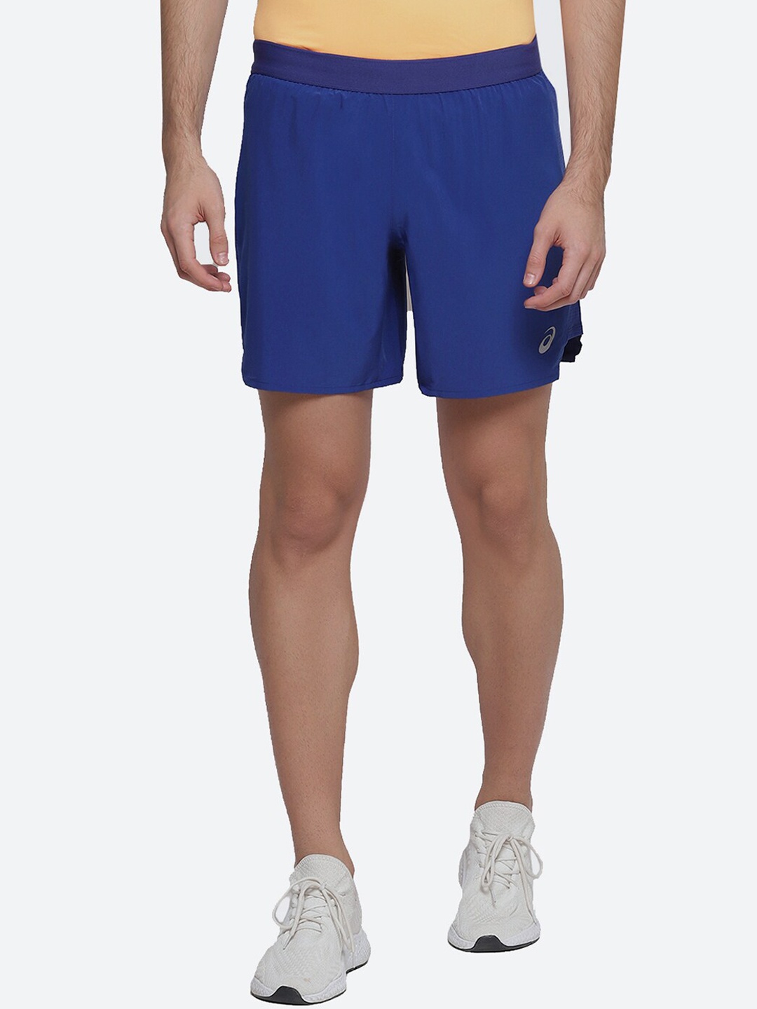 

ASICS Men Blue Solid ROAD 7IN Running Shorts