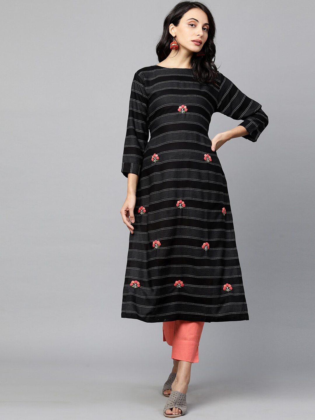 

FASHOR Women Black Embroidered Thread Work Kurta