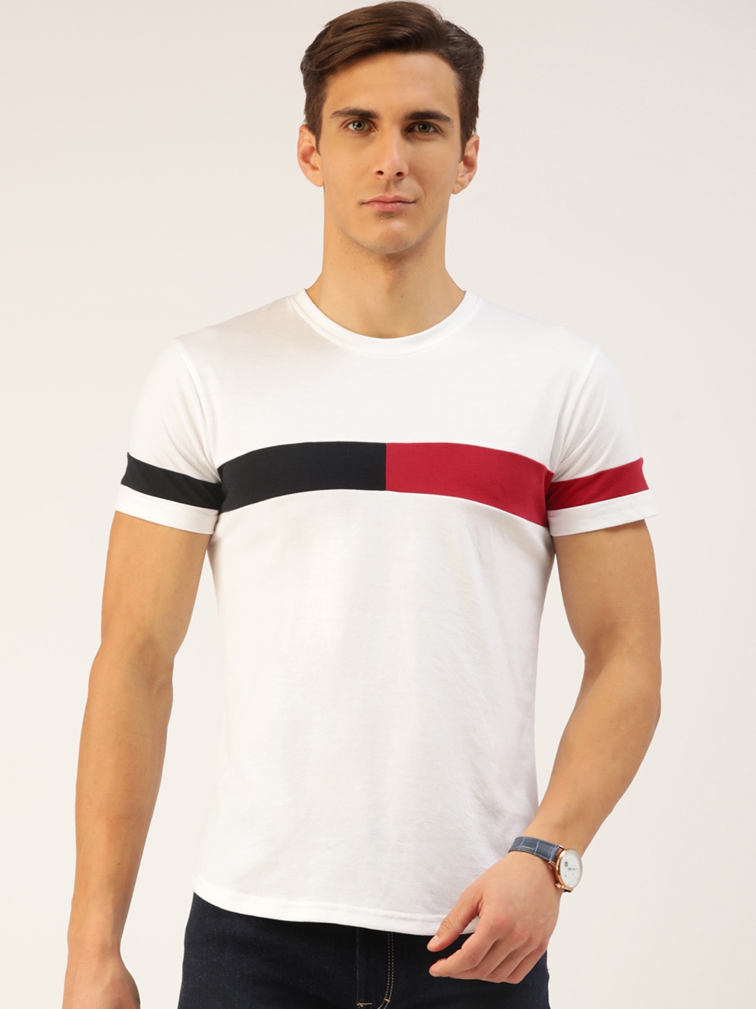 

GESPO Men White & Red Cotton T-shirt with Colourblocked Effect