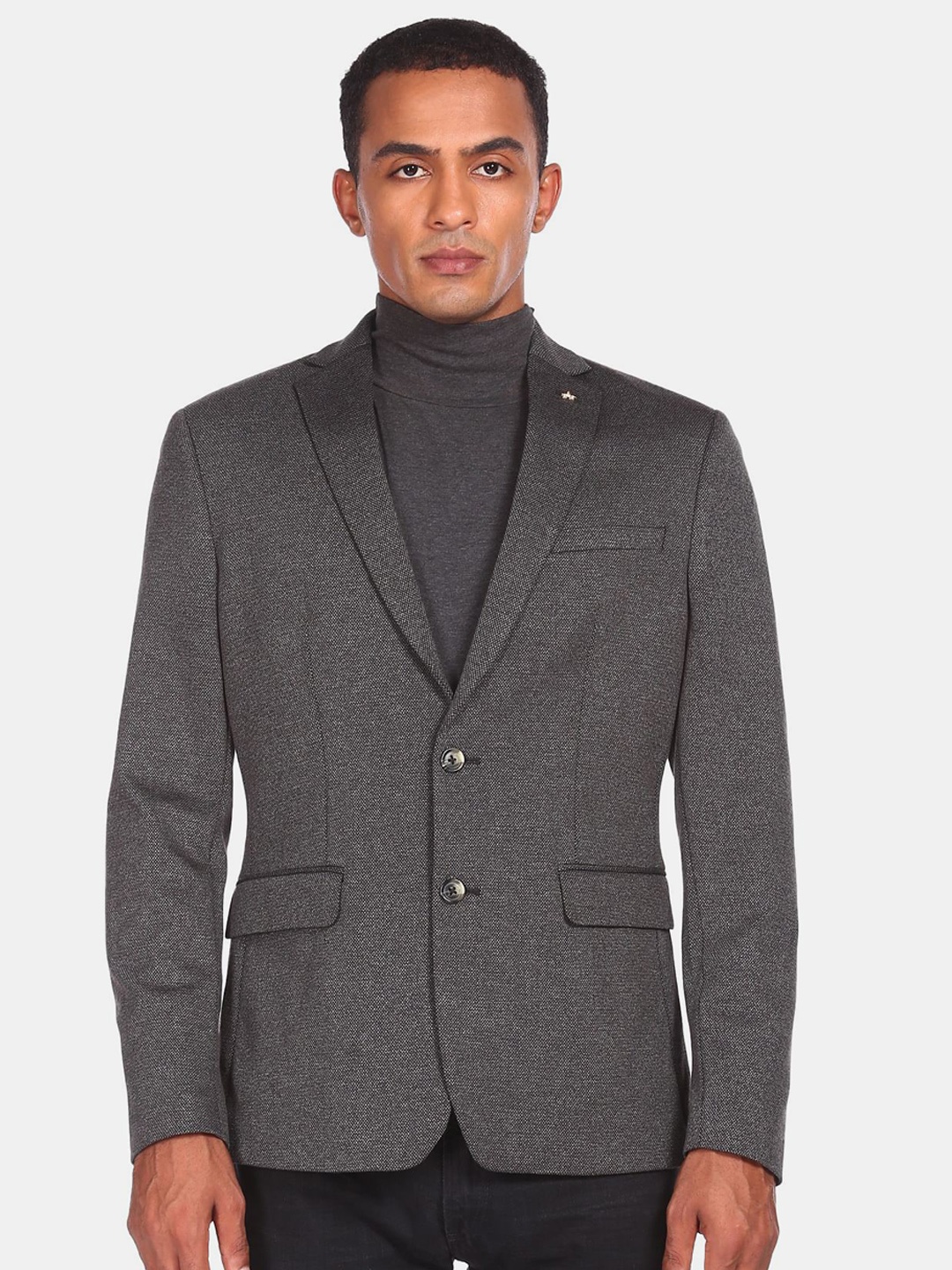 

Arrow Men Grey Solid Single Breasted Blazer