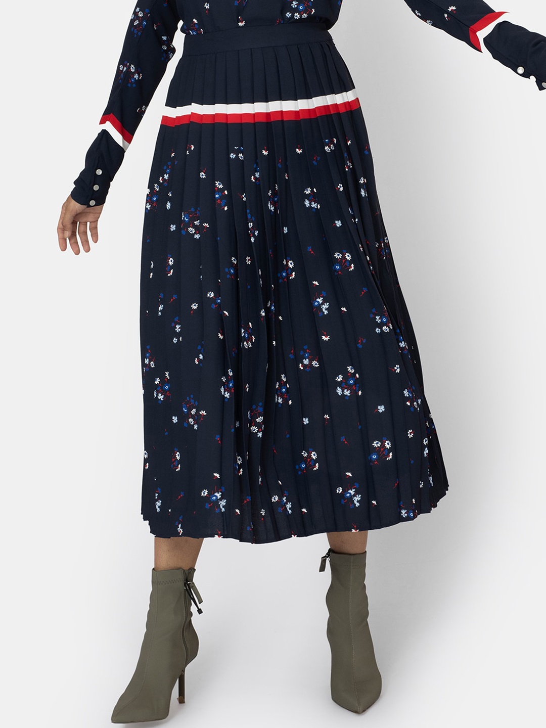 

KLAS NOBL Women Navy Blue & White Floral Printed Accordion Pleated Flared Midi Skirt