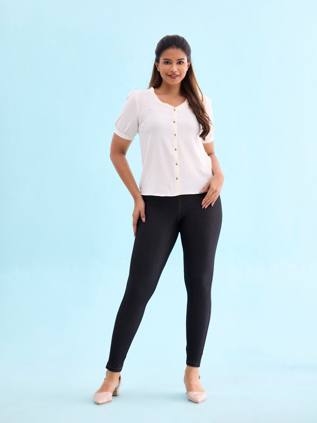 

Go Colors Women Black Solid Knit Jeggings