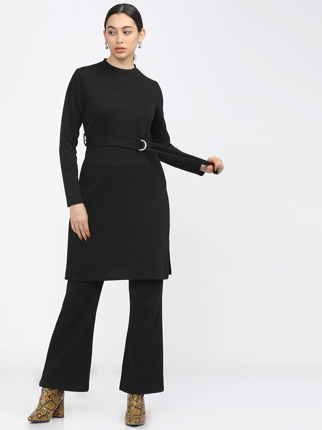 

Vishudh Women Black Solid Knitted Tunic