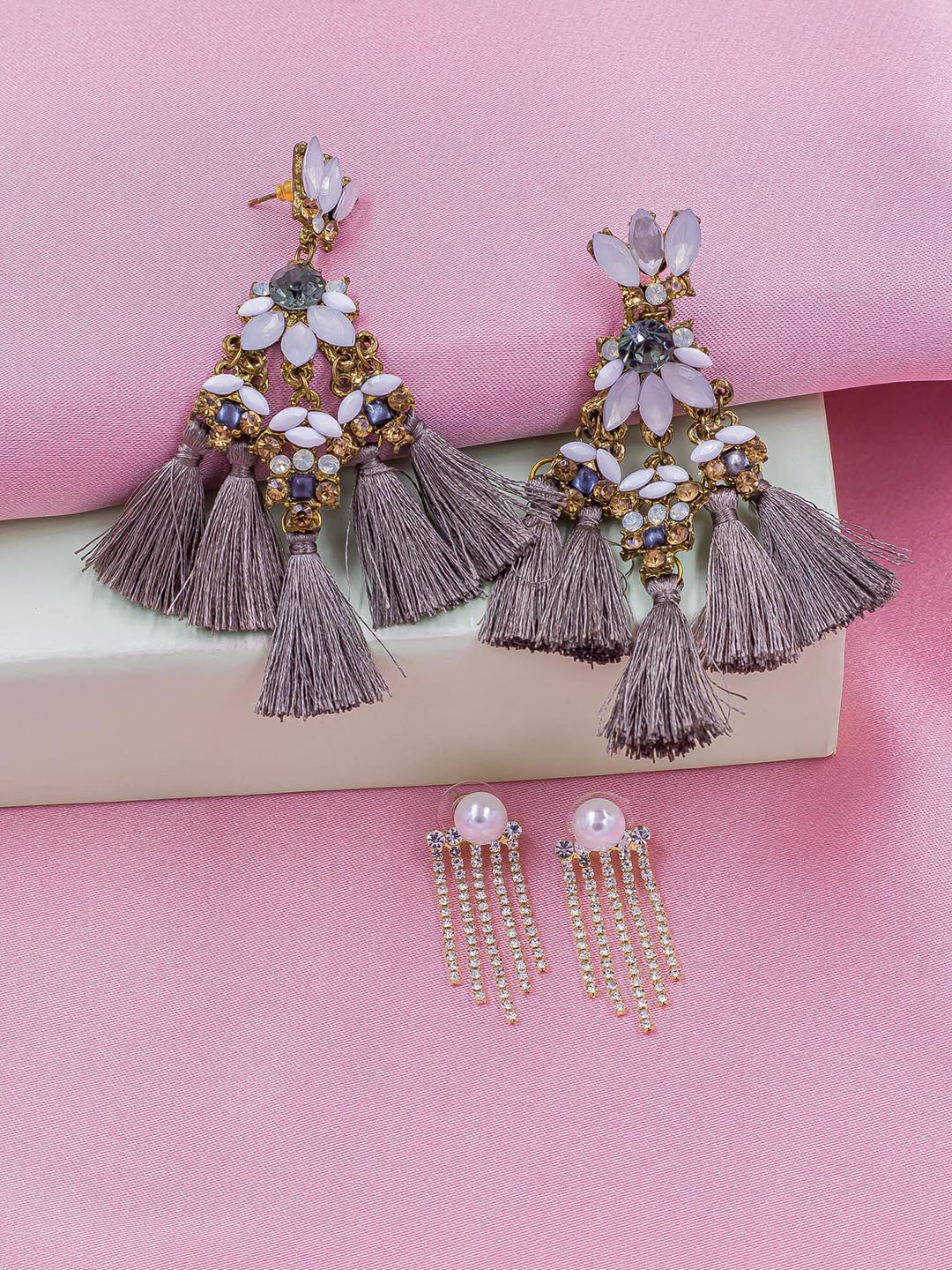 

Bellofox White Contemporary Studs Earrings