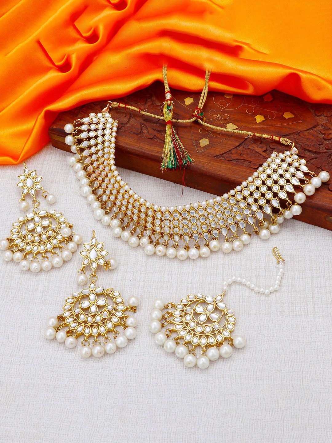 

Sukkhi White Gold Plated Kundan & Pearl Studded Jewellery Set