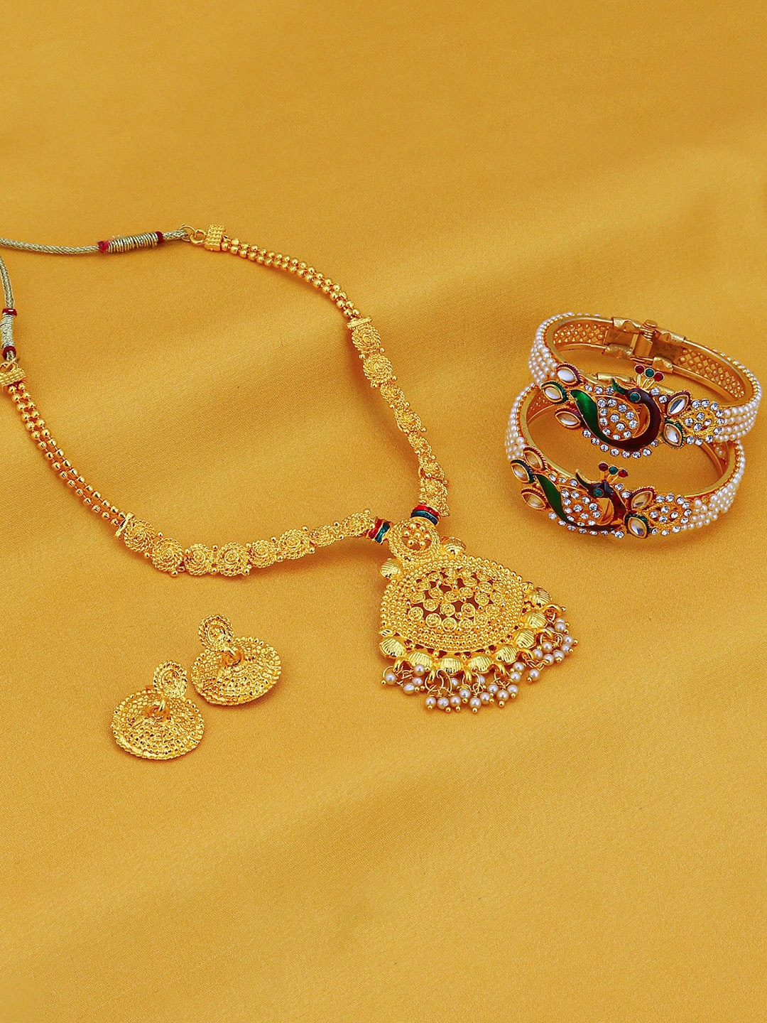 

Sukkhi Gold-Plated Green & White Kundan Studded & Beaded Meenakari Jewellery Set