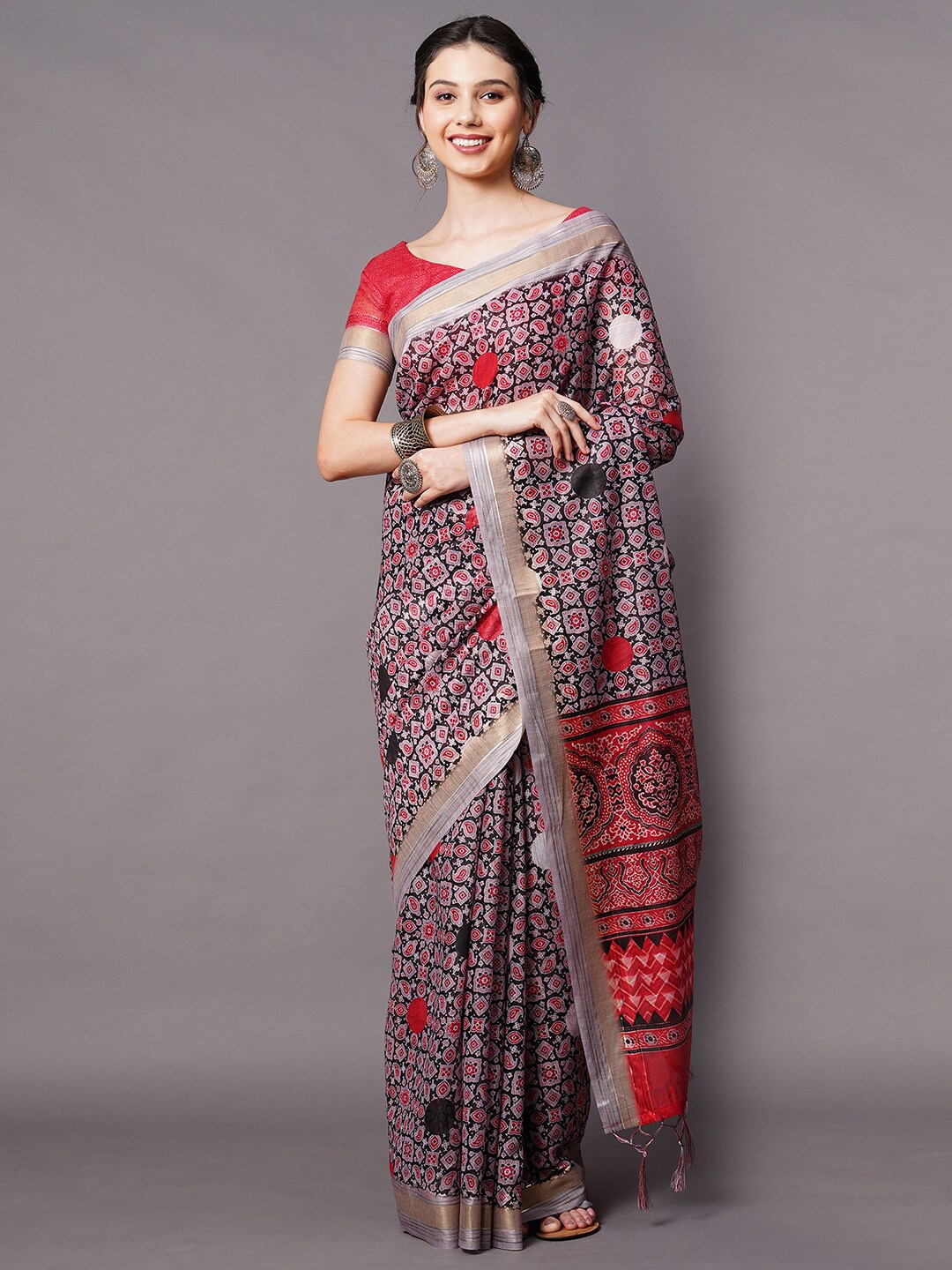 

Mitera Grey & Red Ethnic Motifs Linen Blend Saree