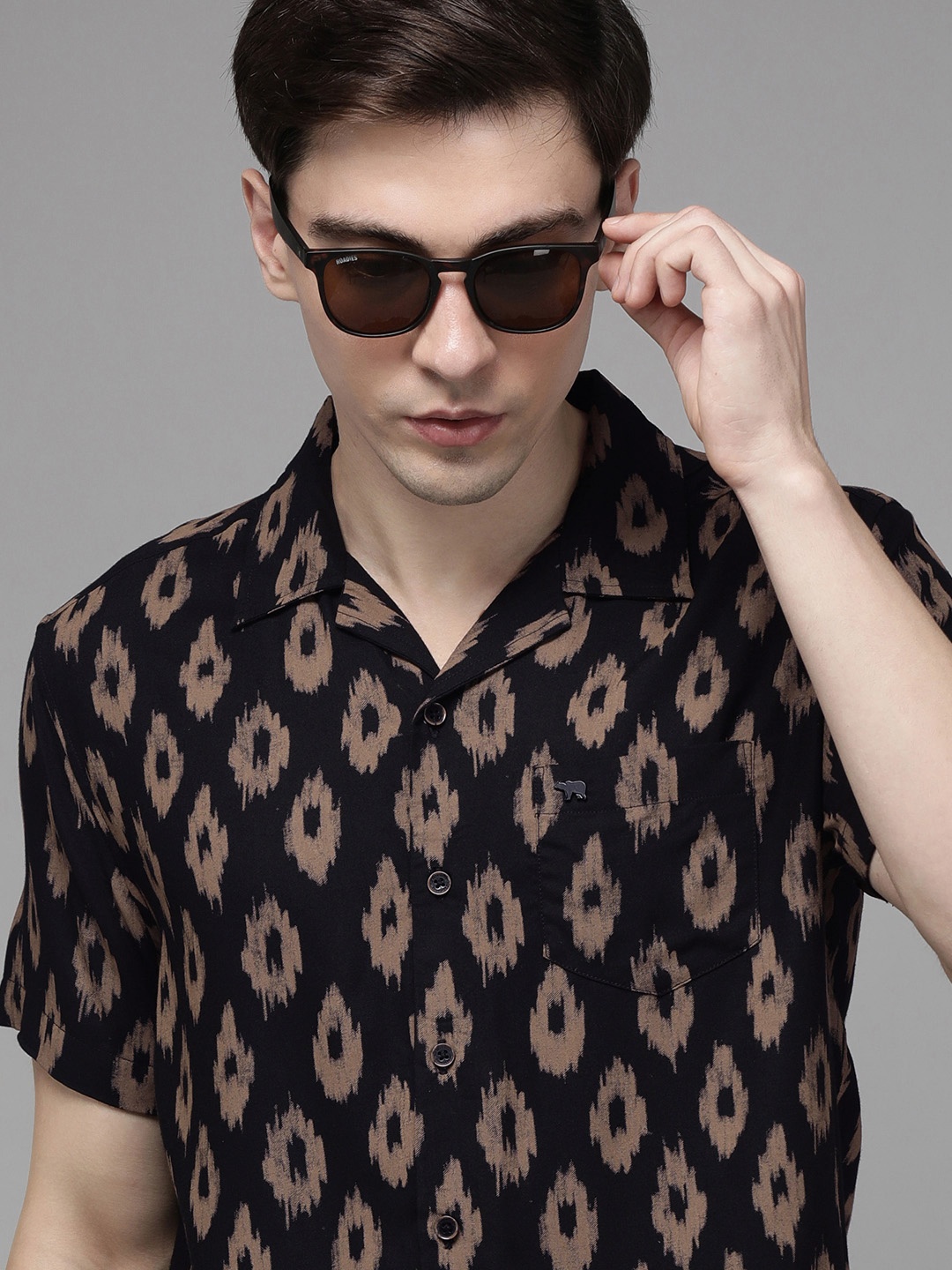 

THE BEAR HOUSE Men Black Slim Fit Printed Casual Shirt