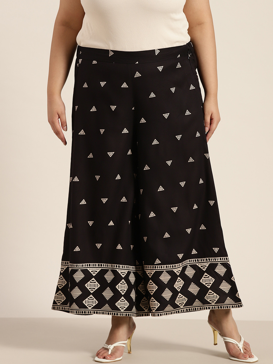 

Sztori Women Plus Size Black Geometric Printed Wide Leg Palazzos