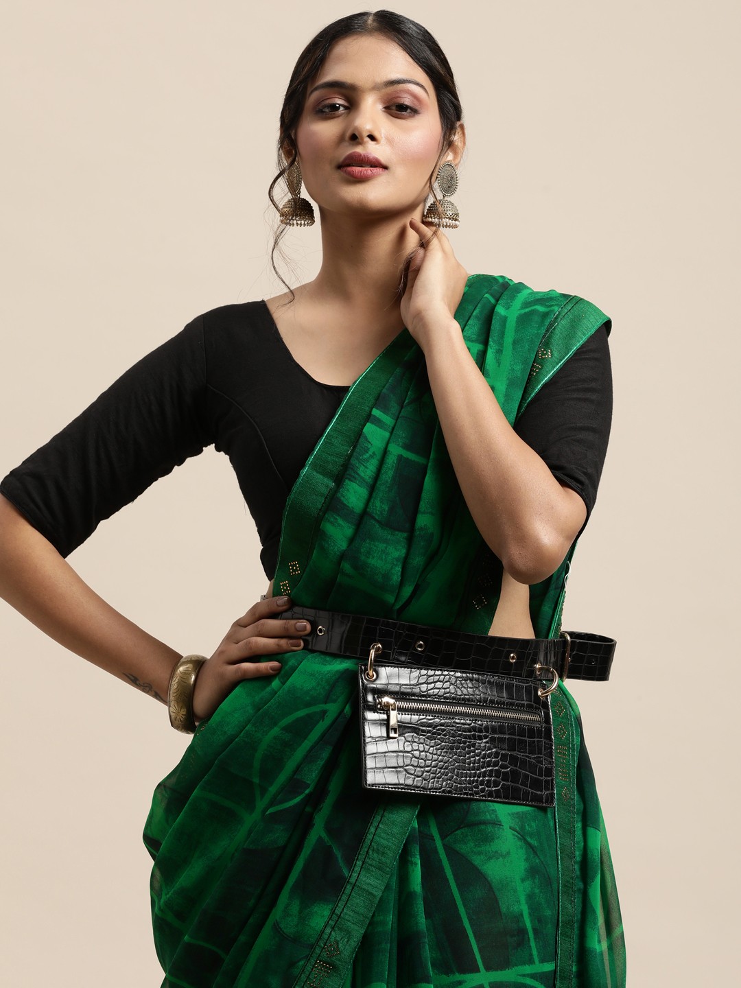 

Triveni Lime Green Floral Pure Georgette Saree