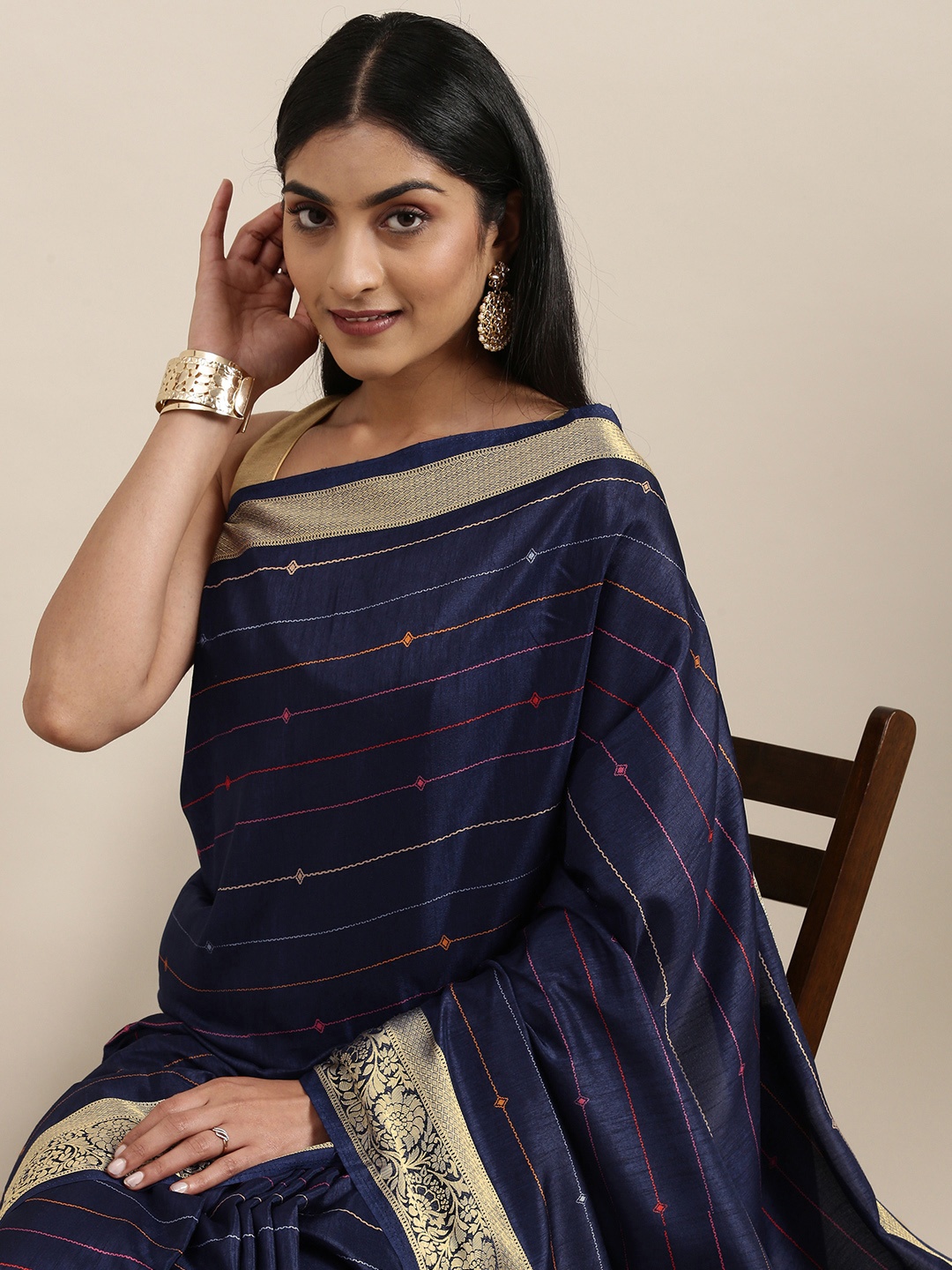 

Triveni Navy Blue Striped Silk Blend Saree