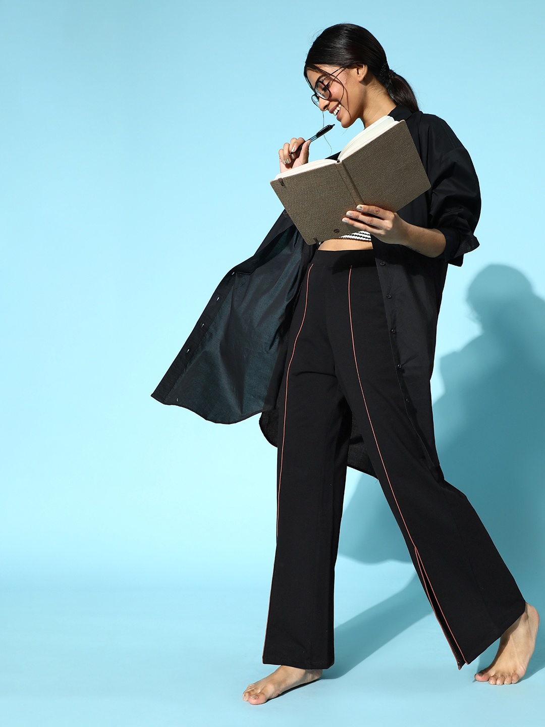 

ANWAIND Women Stylish Black Solid Kick Flared Lounge Pants