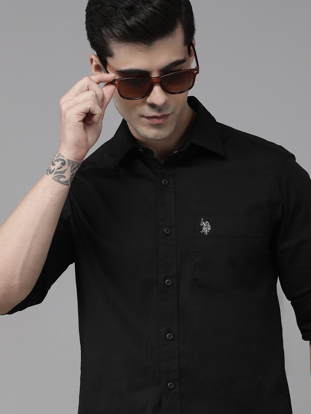 

U S Polo Assn Men Black Solid Slim Fit Casual Shirt With Roll-Up Sleeves