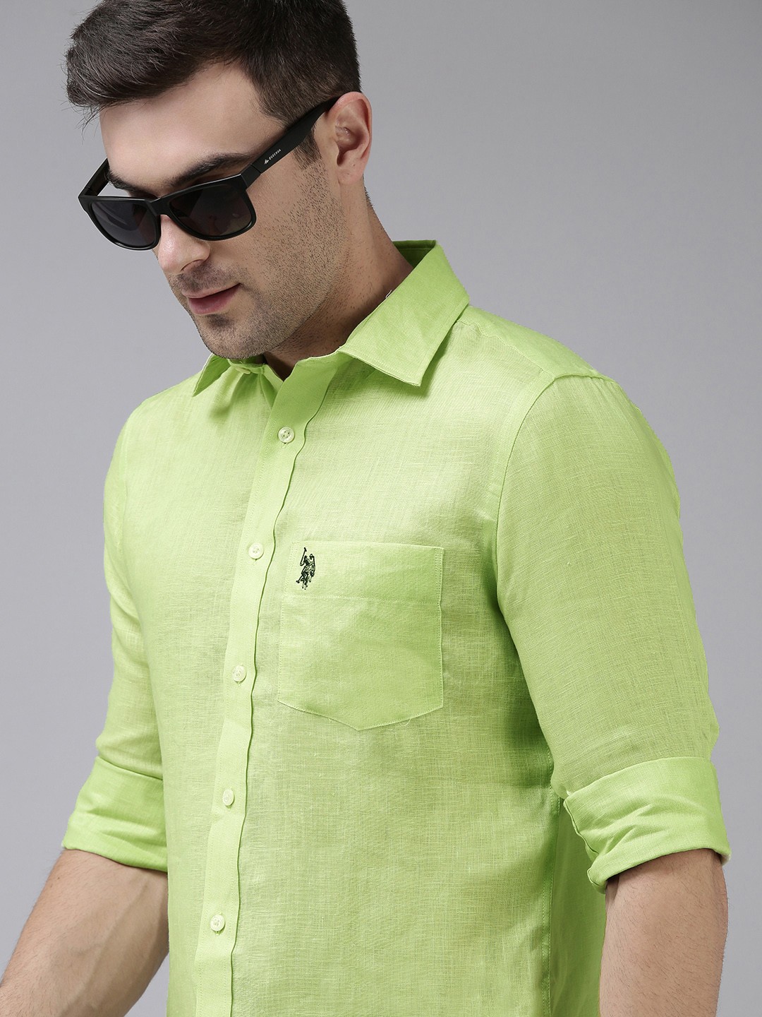 

U.S. Polo Assn. Men Green Solid Tailored Fit Pure Linen Casual Shirt