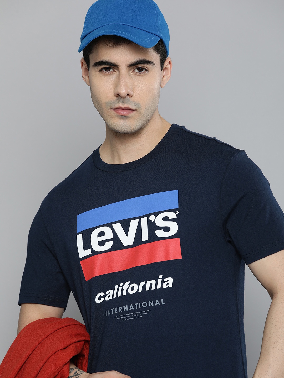 

Levis Men Navy Typography Printed Pure Cotton T-shirt, Navy blue