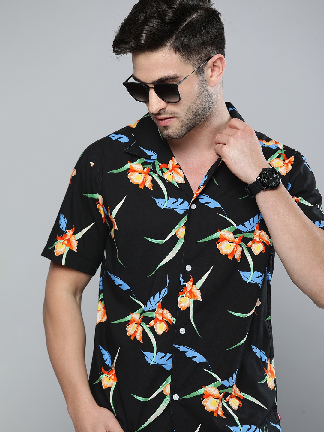 

Levis Men Black Floral Printed Casual Shirt