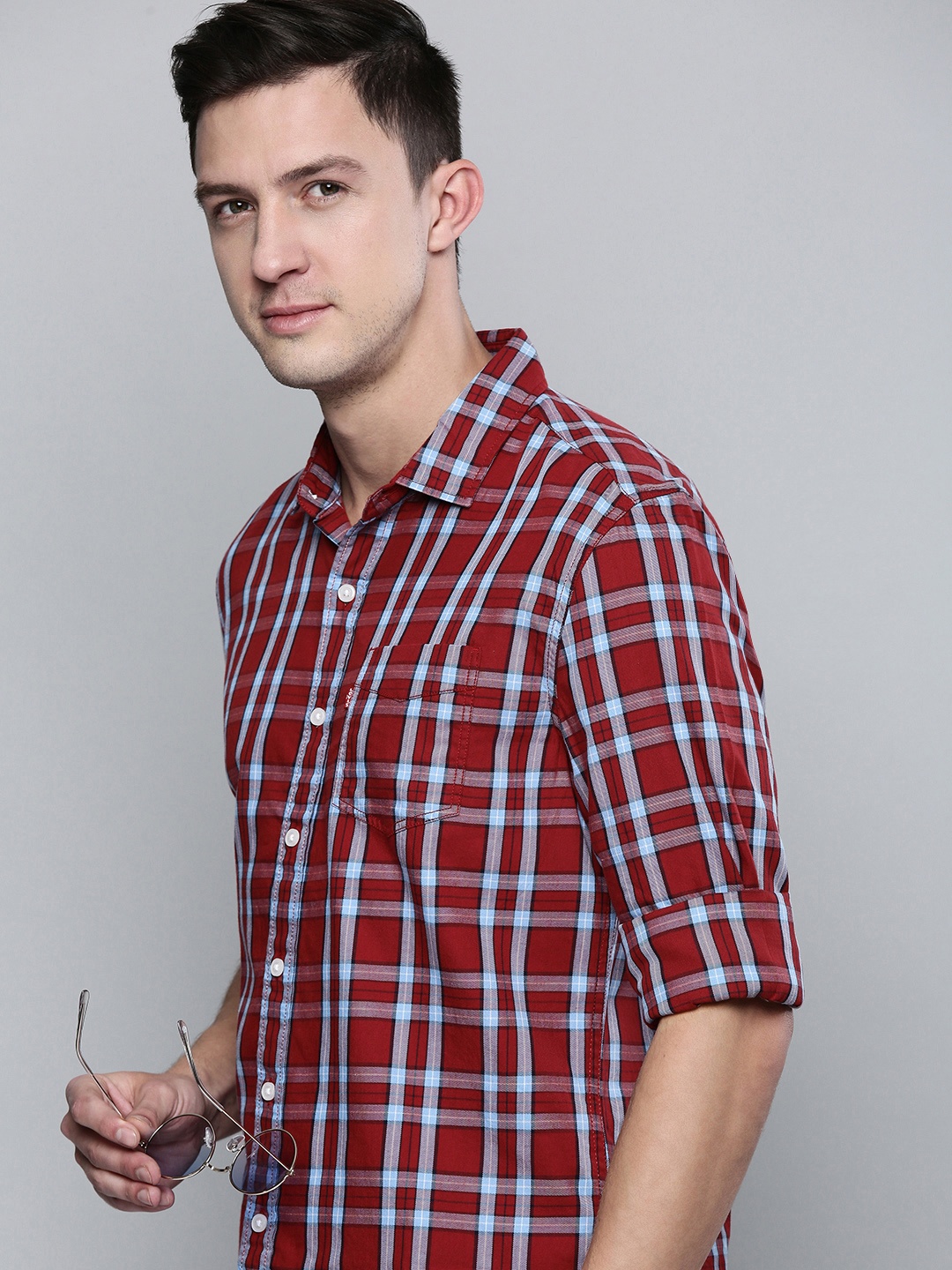 

Levis Men Red Slim Fit Tartan Checked Pure Cotton Casual Shirt