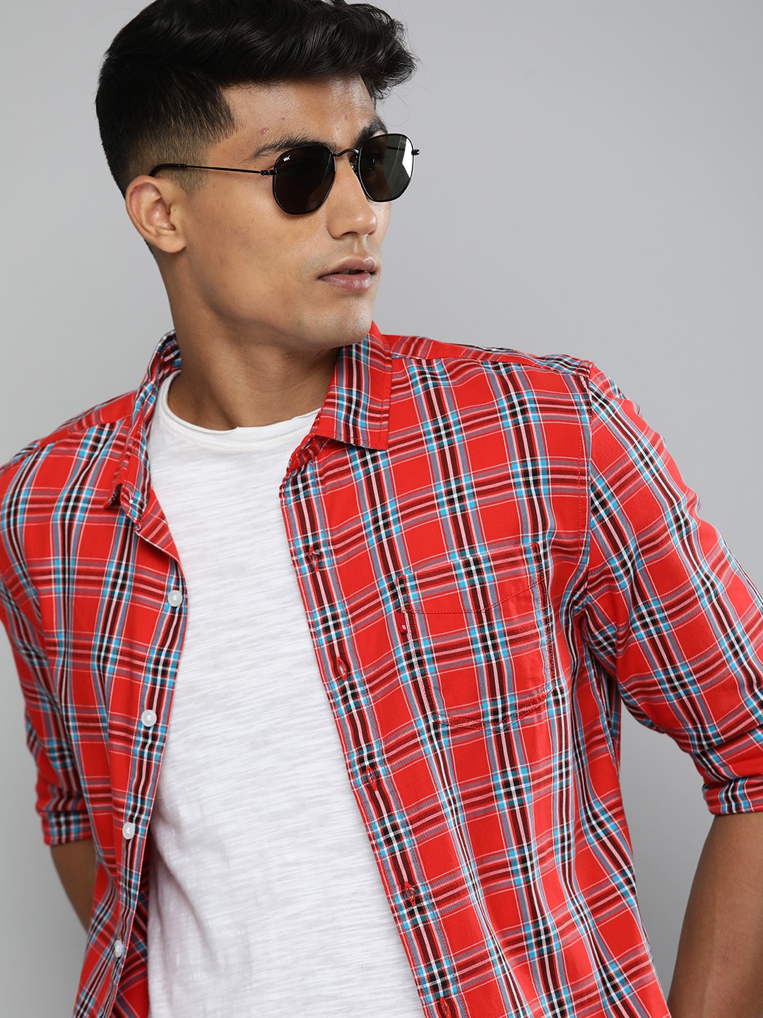 

Levis Men Red Slim Fit Tartan Checked Pure Cotton Casual Shirt