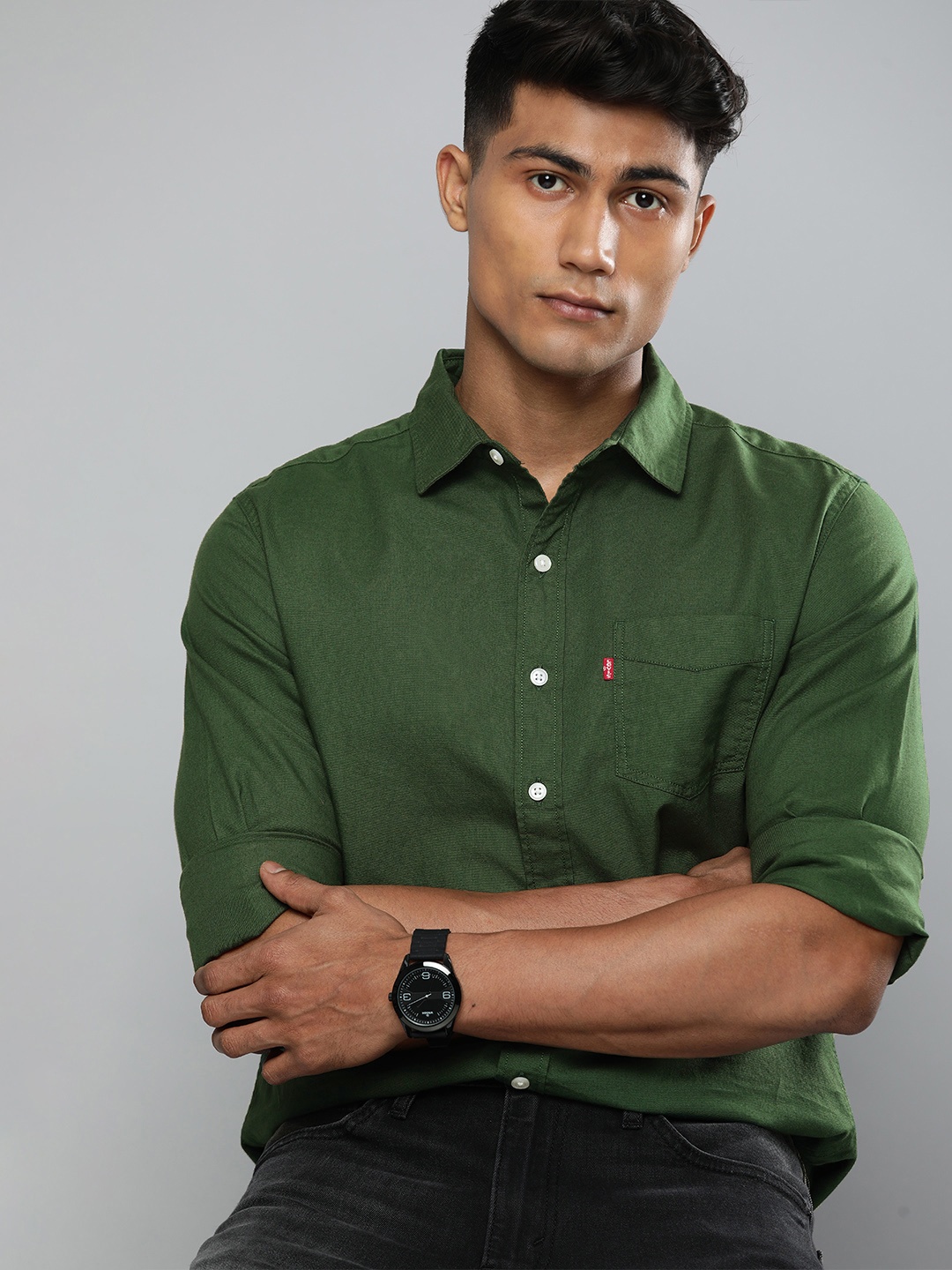 

Levis Men Green Solid Slim Fit Pure Cotton Casual Shirt