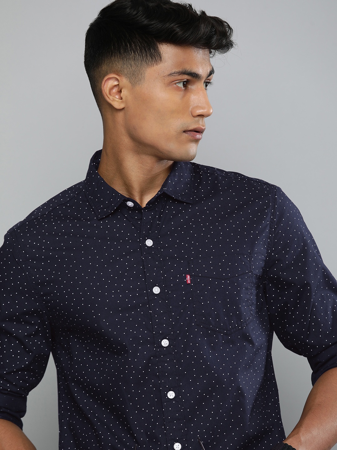 

Levis Men Navy Blue & White Slim Fit Ditsy Printed Pure Cotton Casual Shirt