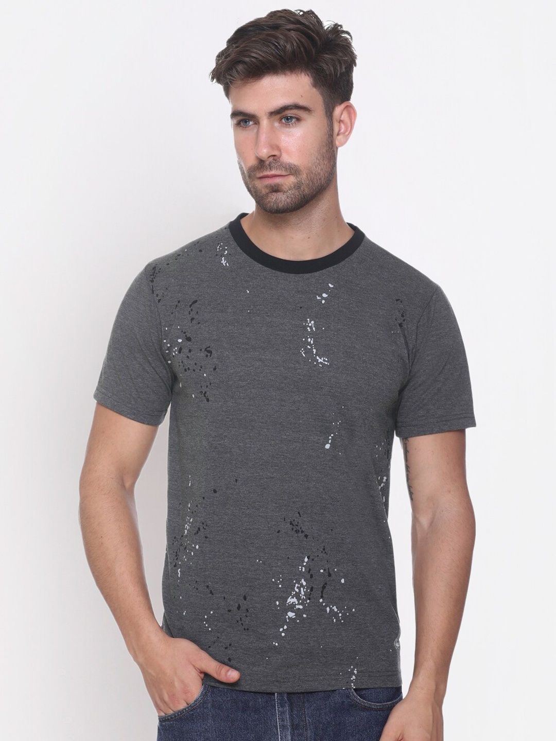 

Obaan Men Grey Paint Splatter T-shirt