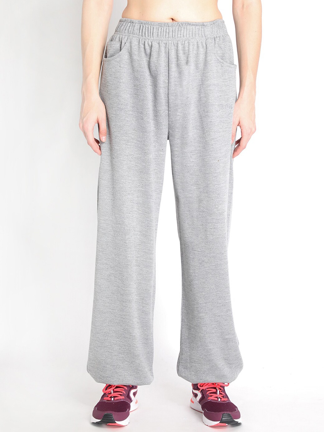 

CHKOKKO Women Grey Solid Relaxed-Fit Regular Track Pants