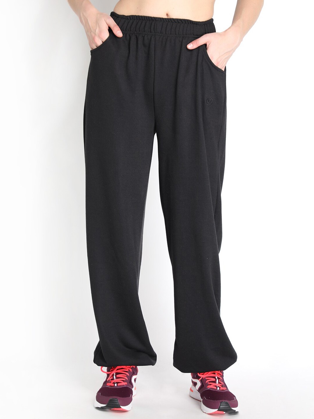 

CHKOKKO Women Black Solid Relaxed-Fit Joggers