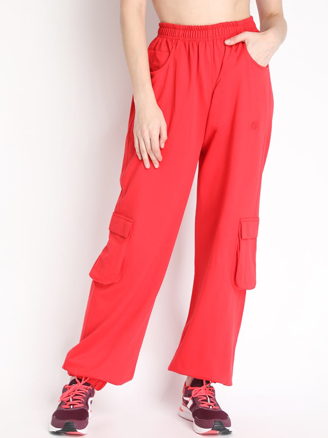 

CHKOKKO Women Red Solid Joggers