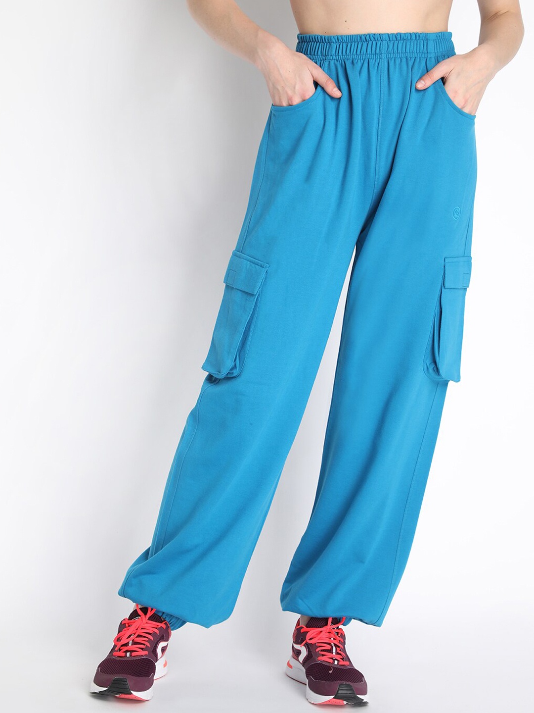 

CHKOKKO Women Blue Solid Joggers