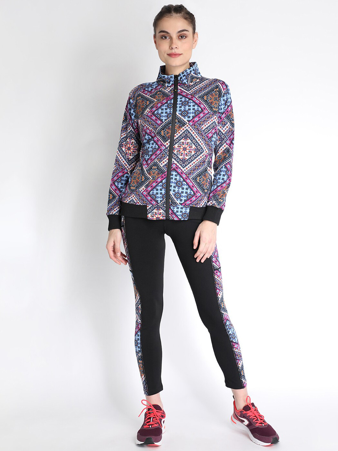 

Chkokko Women Black & Blue Geometric Printed Tracksuit