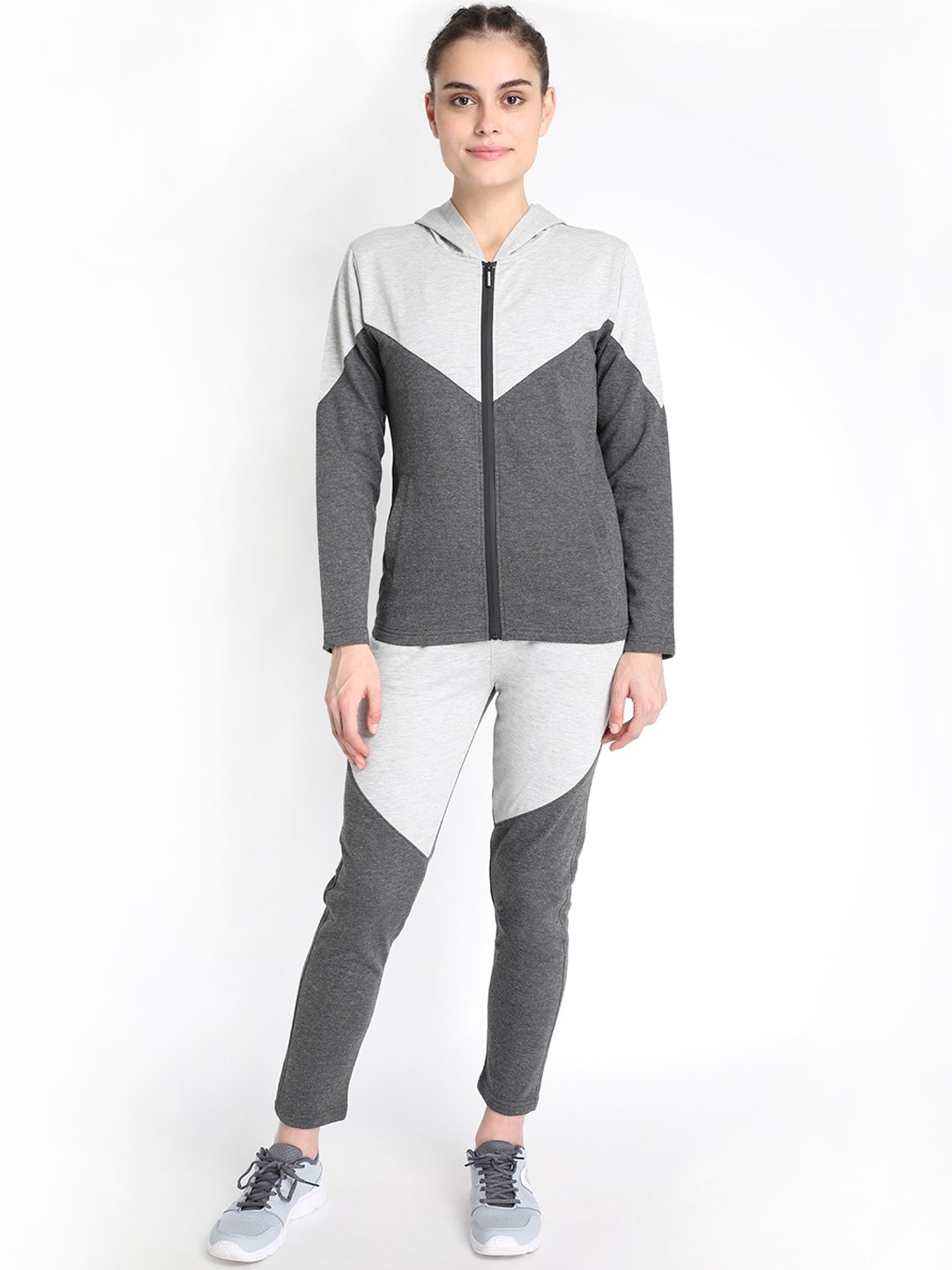 

Chkokko Women Grey & Black Solid Sports Tracksuit