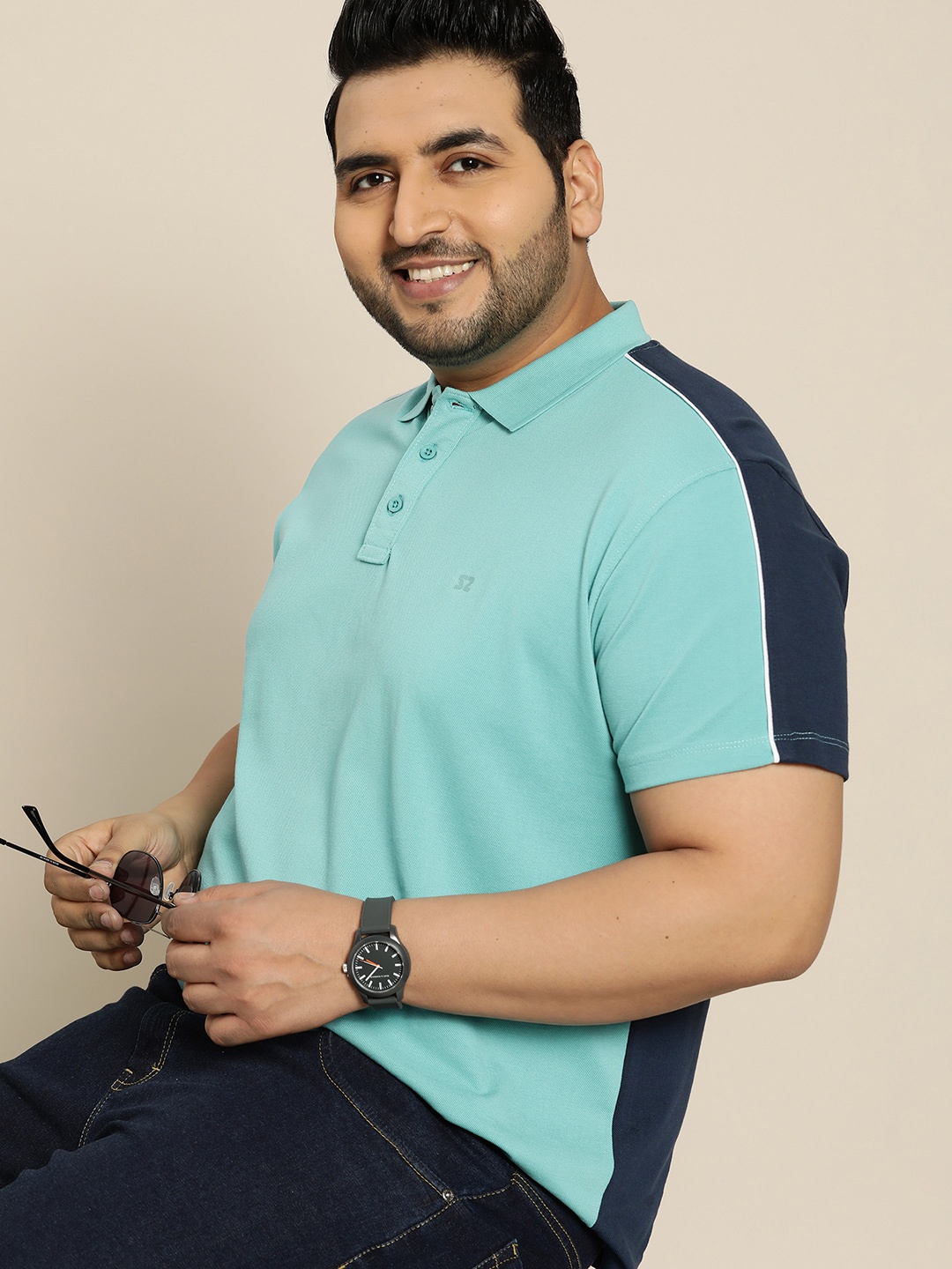 

Sztori Plus Size Men Blue Solid Polo Collar T-shirt