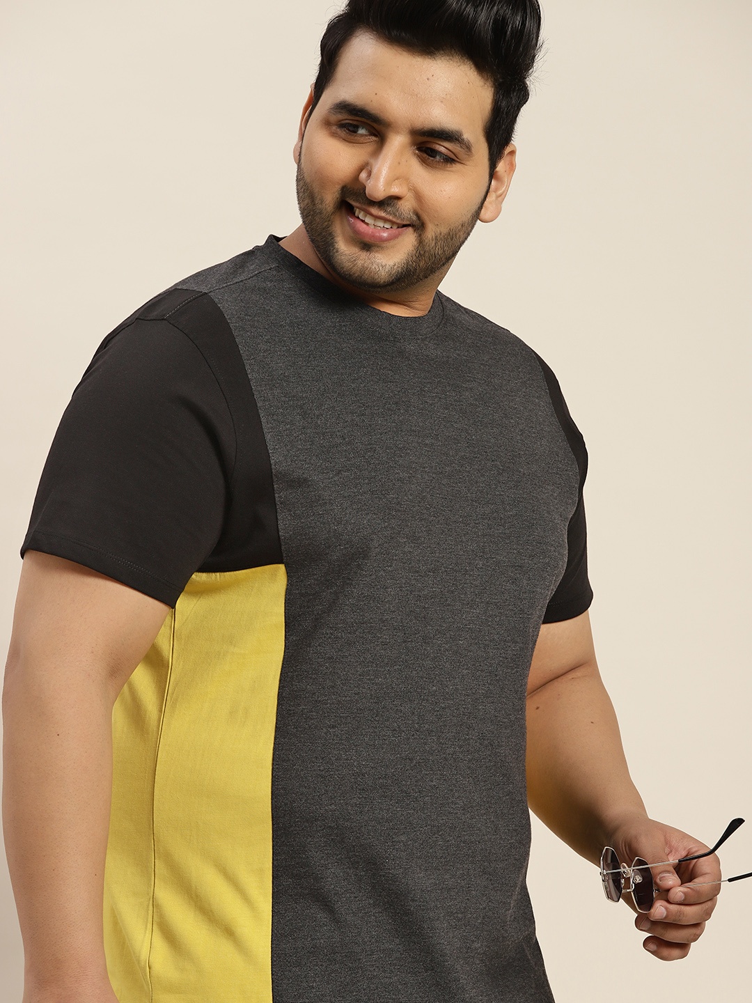 

Sztori Men Plus Size Charcoal Grey & Yellow Colourblocked T-shirt
