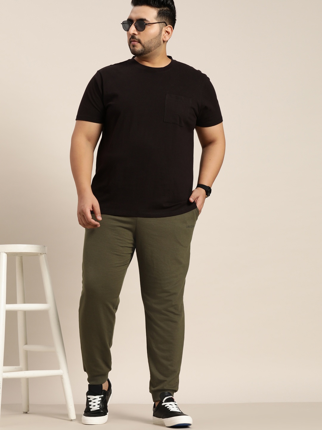 

Sztori Men Plus Size Olive Green Solid Joggers