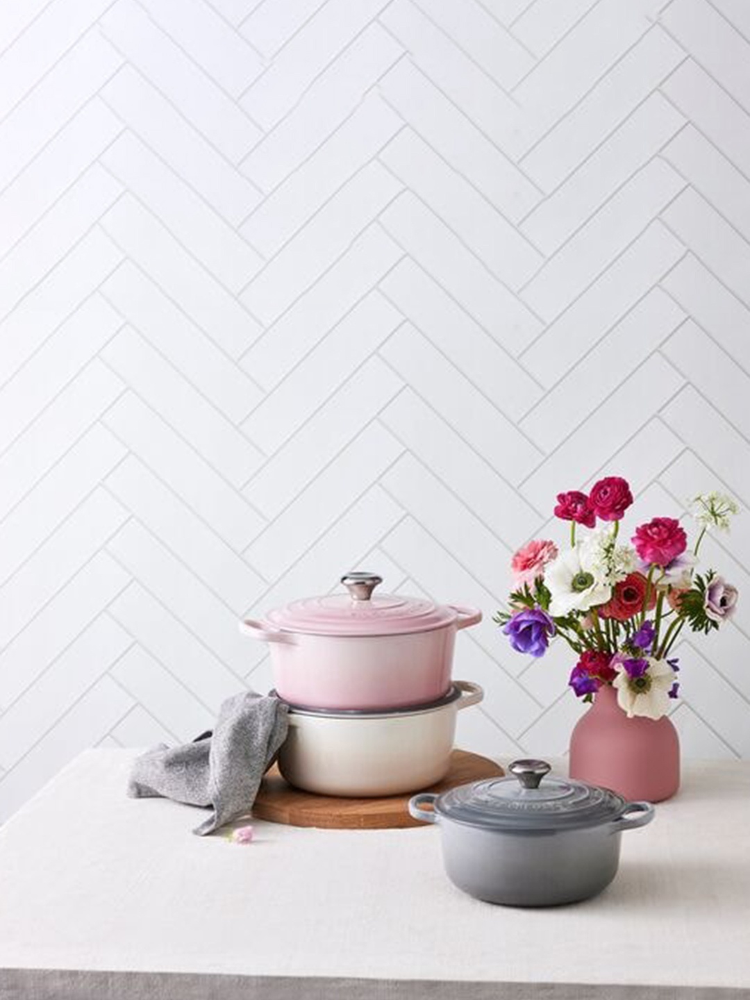 

LE CREUSET White Solid Casserole