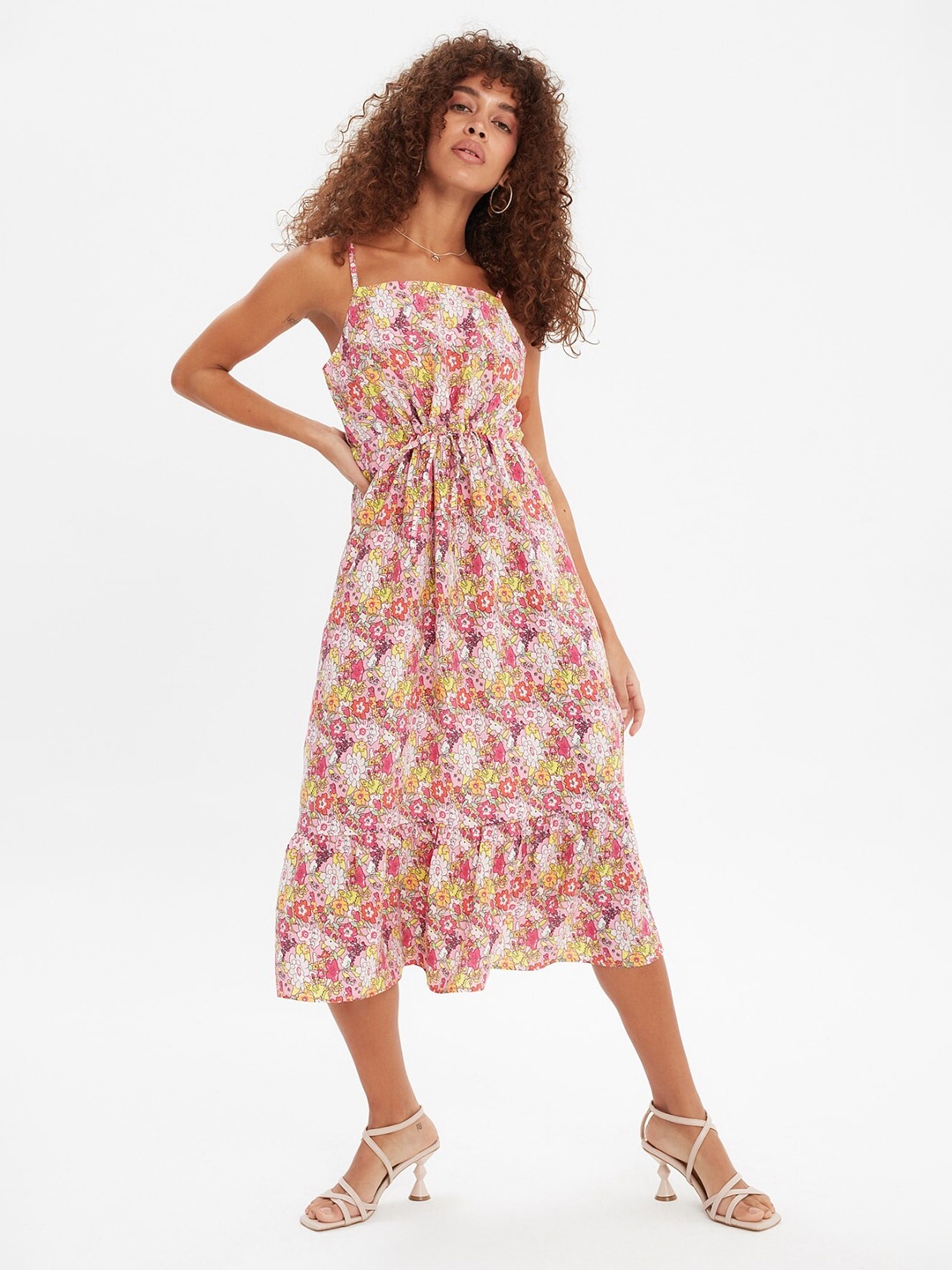 

Trendyol Classic White Floral Dress