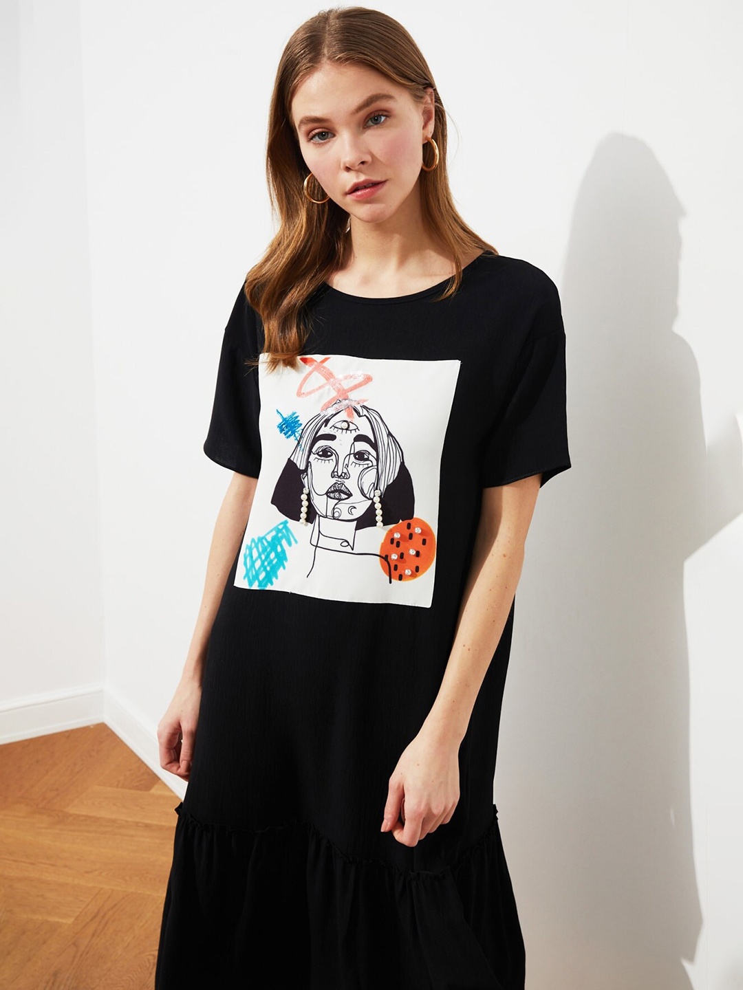 

Trendyol Stylish Black Graphic Dress