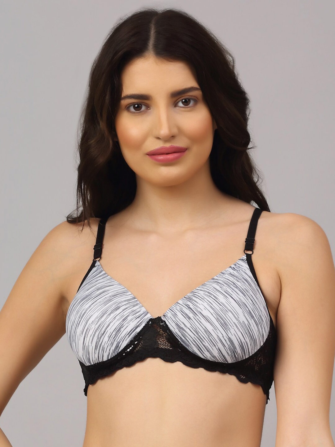 

PrettyCat Woman Black & Grey Abstract Lace Lightly Padded Bra