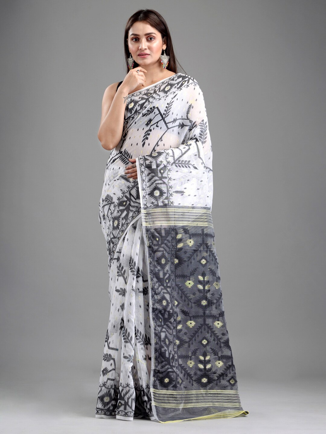 

Mitera White & Black Floral Silk Cotton Jamdani Saree