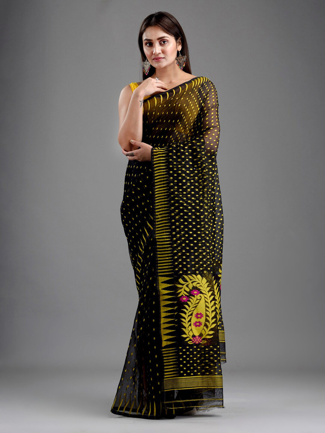 

Mitera Black & Gold-Toned Floral Silk Cotton Jamdani Saree