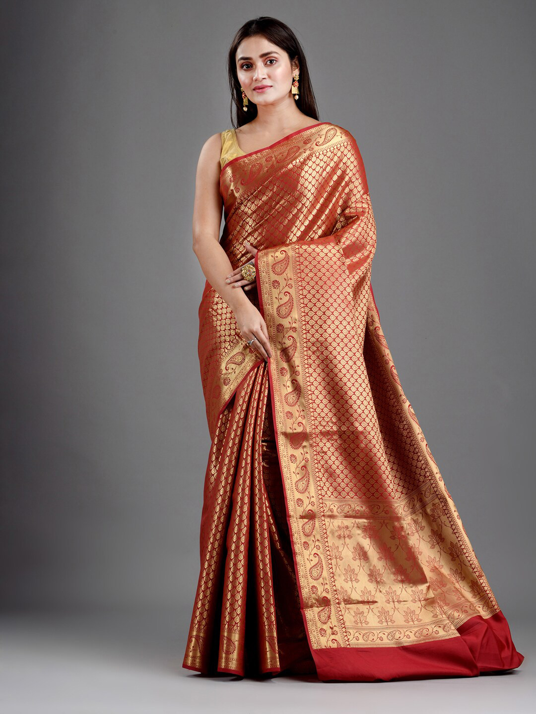 

Mitera Maroon & Gold-Toned Woven Design Zari Art Silk Saree