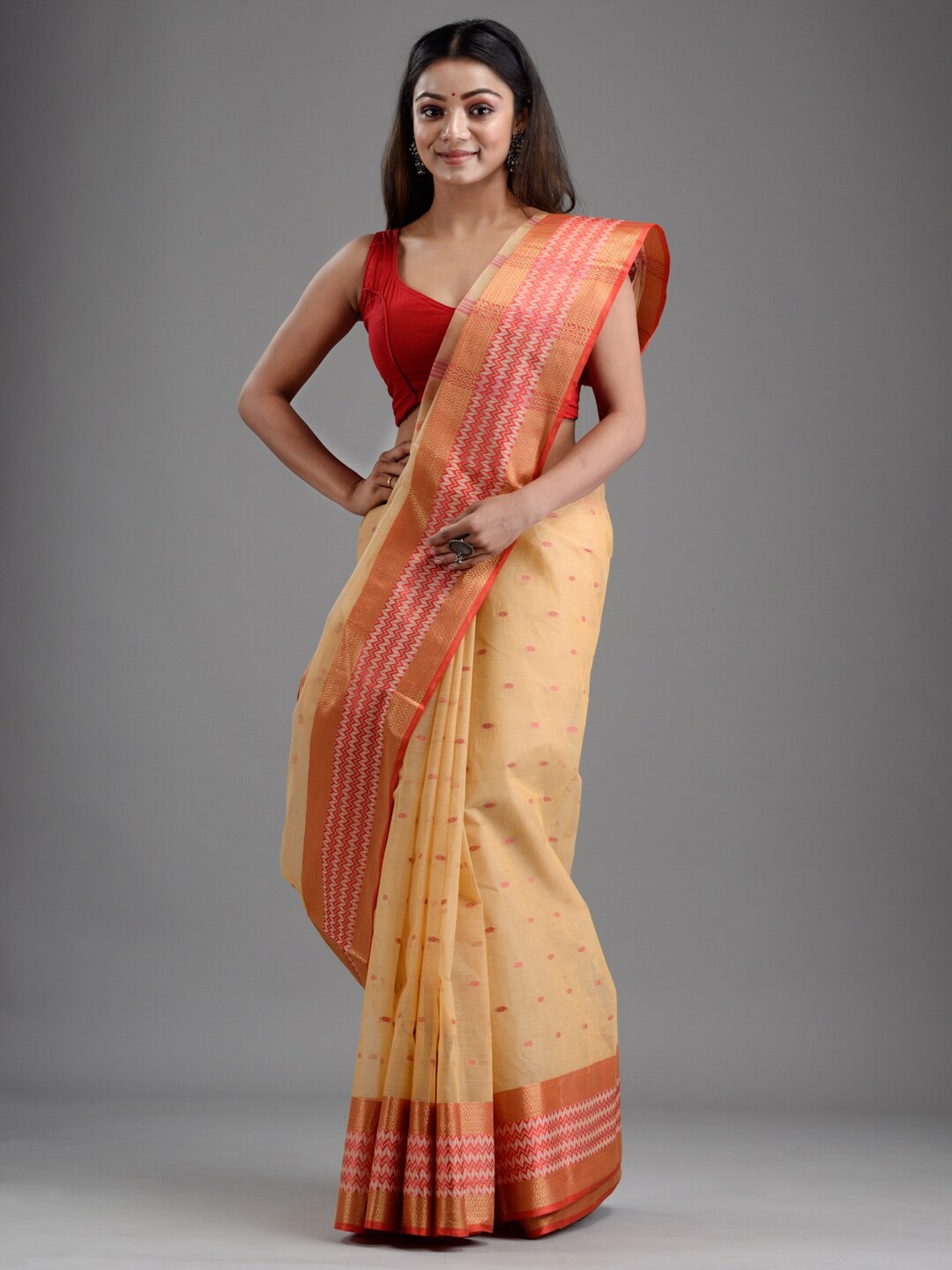 

Mitera Beige & Red Floral Zari Pure Cotton Taant Saree