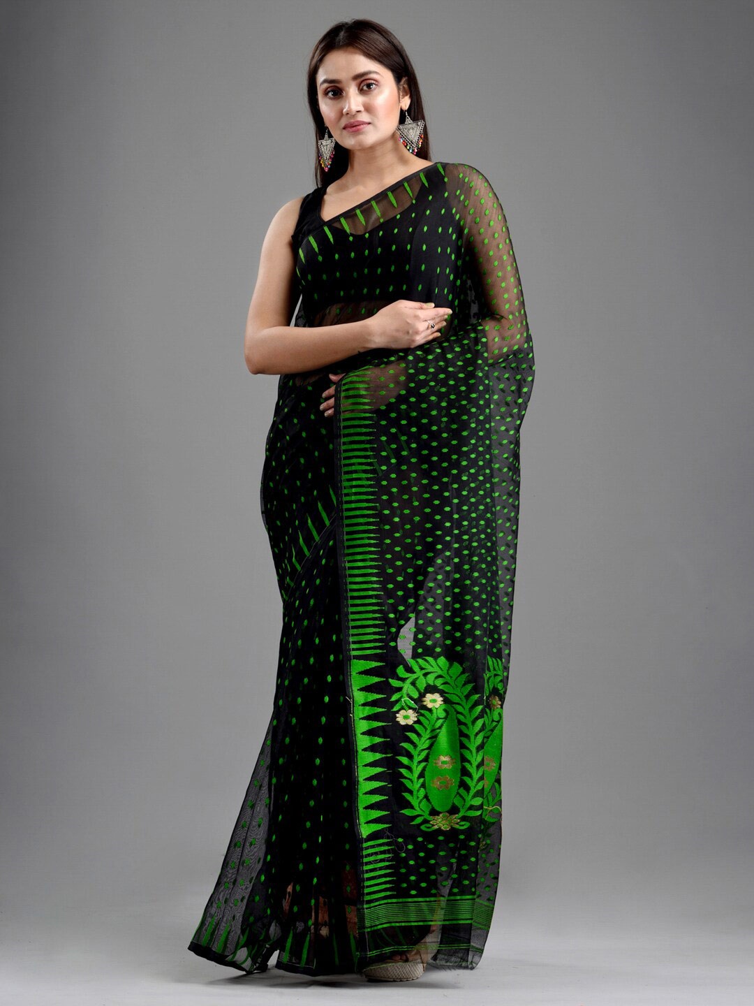 

Mitera Black & Green Ethnic Motifs Silk Cotton Jamdani Saree