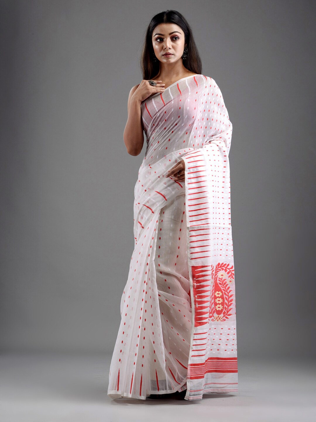 

Mitera White & Red Floral Silk Cotton Jamdani Saree