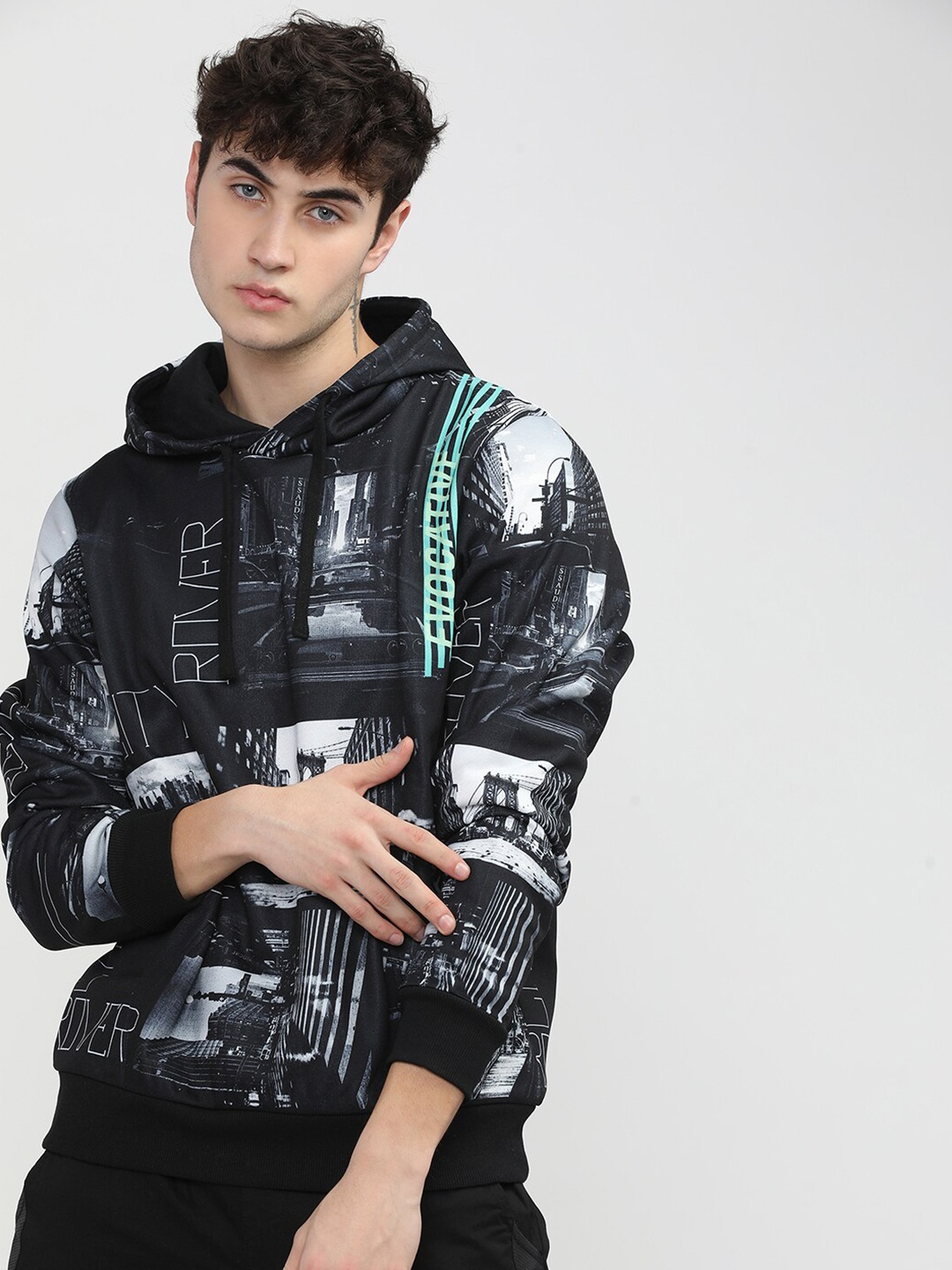 

HIGHLANDER Men Black Printed Hooded Sweatshirts
