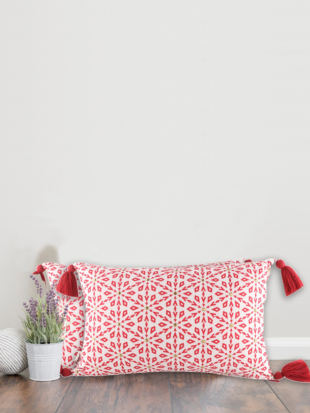 

Home Red & White Set of 2 Ethnic Motifs Rectangle Cushion Covers